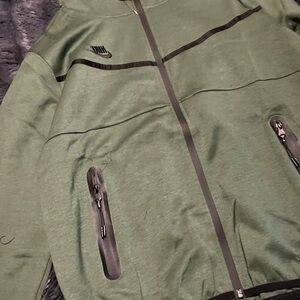 Nike Men’s Olive Green Performance Full-Zip Jacket